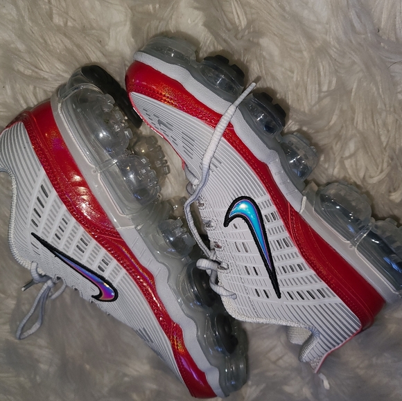 Sneakers - Picture 4 of 8